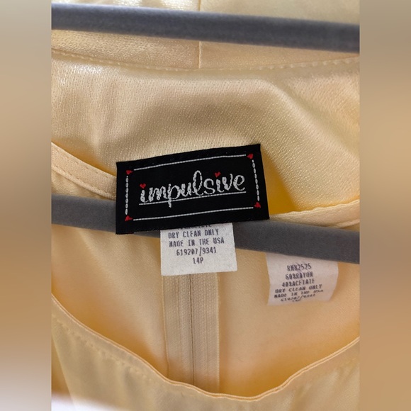 Impulsive 2 piece sleeveless dress with long jacket and flowered scarf - Picture 2 of 5